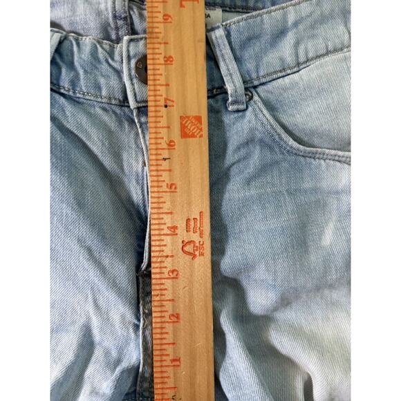 Women’s H&M Boyfriend Low Waist Tapered Leg Size 28/32 Light Wash Denim Jeans - Picture 4 of 10